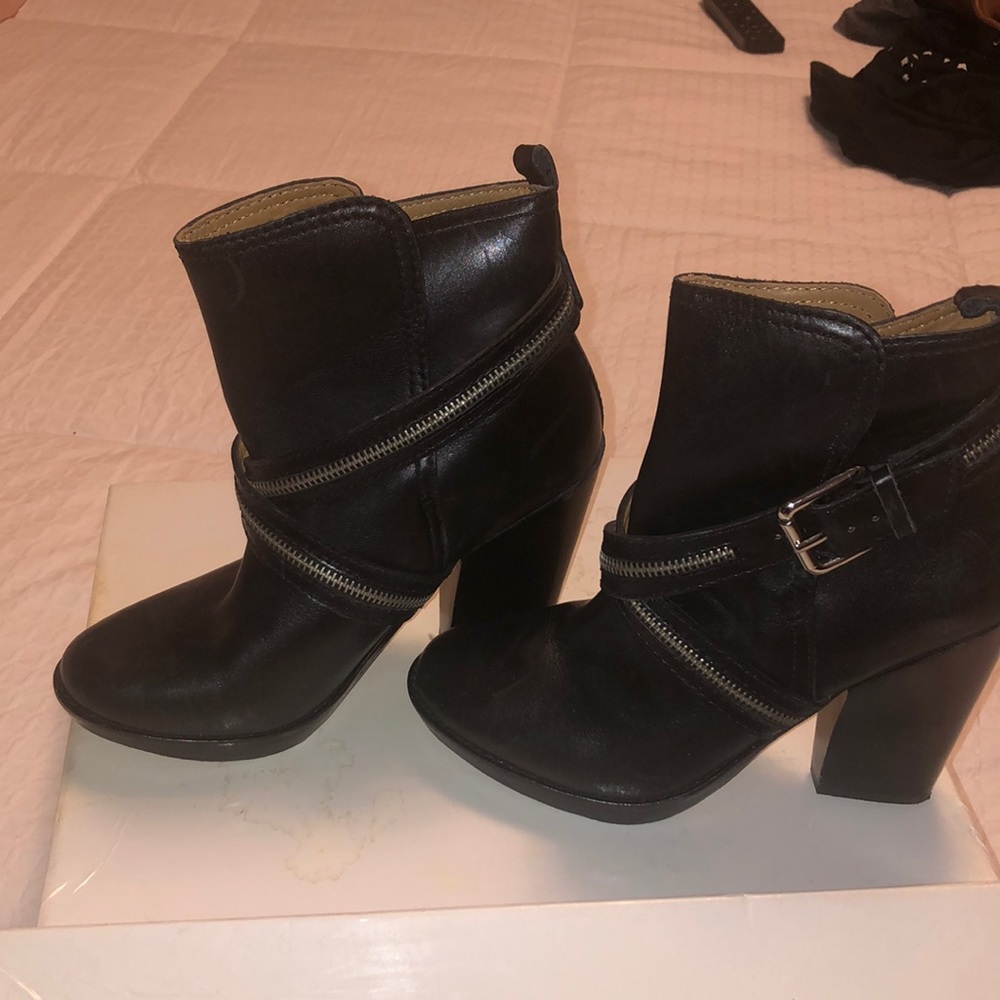 Michael Kors leather boots size 71/2